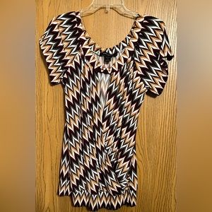 Top with black, gold and white stripes.